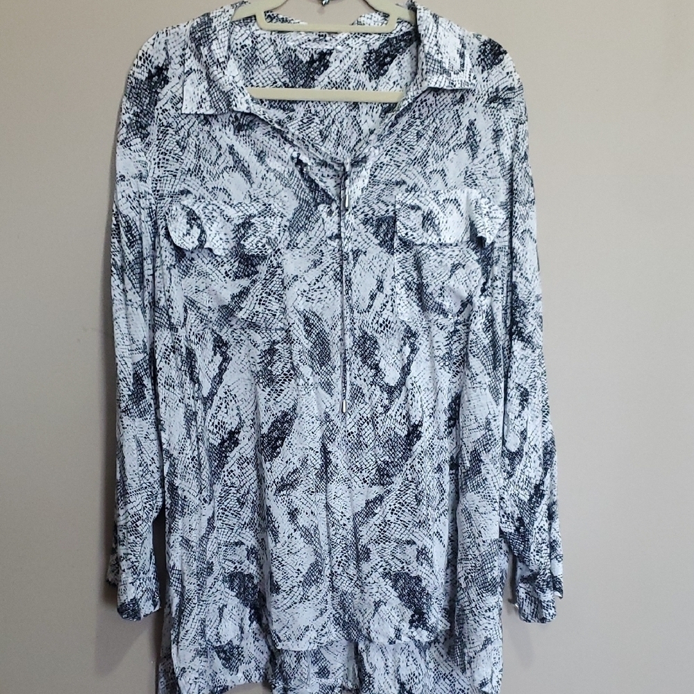 Women's Black and White Tunic Top Size 1x